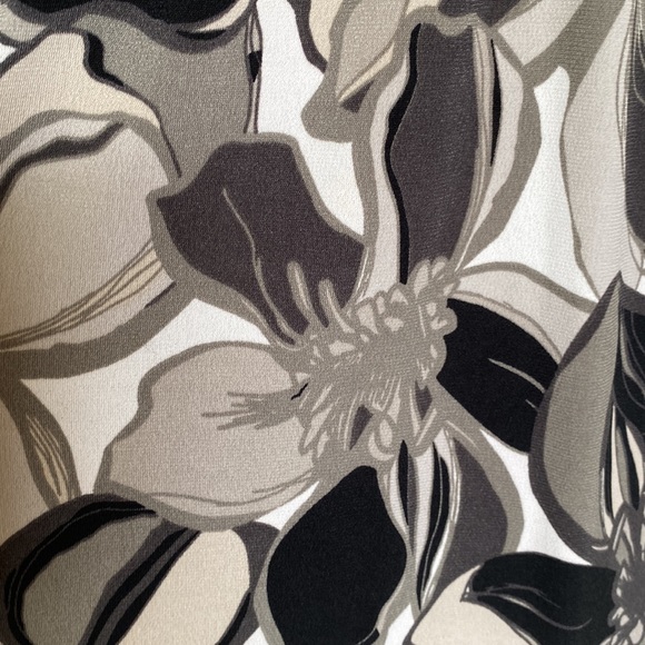 ELLE - Maxi Halter Floral Dress  - Size M - Picture 5 of 6